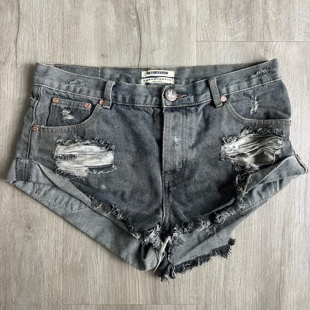 One Teaspoon black denim short, size 28